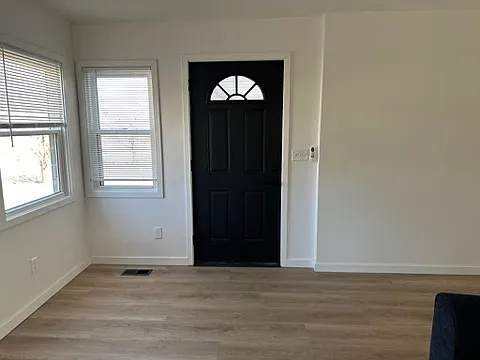534 W 6th St #1 — Photo 10