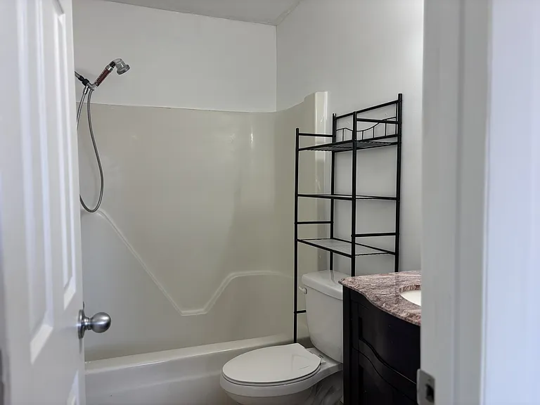 1372 Riverside Dr — Photo 12