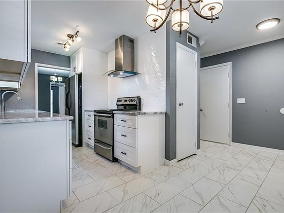 4th image of 4120 Buckthorn Ct