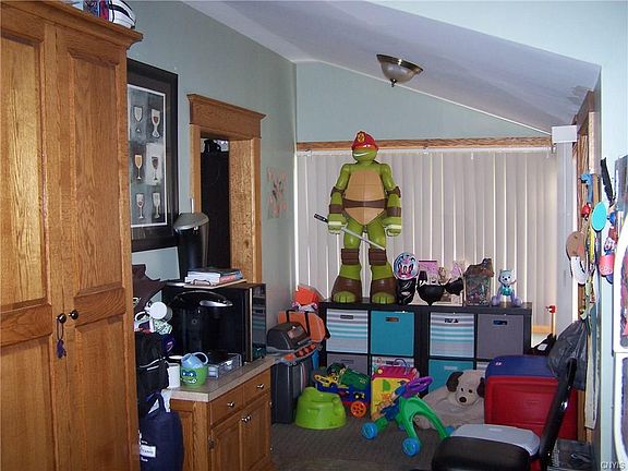 5th image of 19 Floral Ave