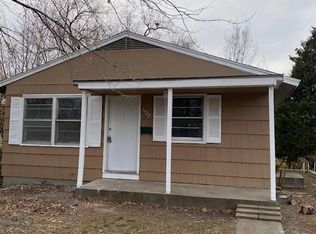 1927 SE Massachusetts Ave, Topeka, KS 66607