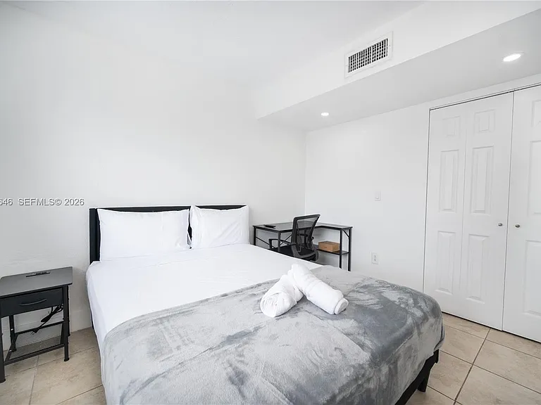 500 NE 26th St #5D — Photo 6