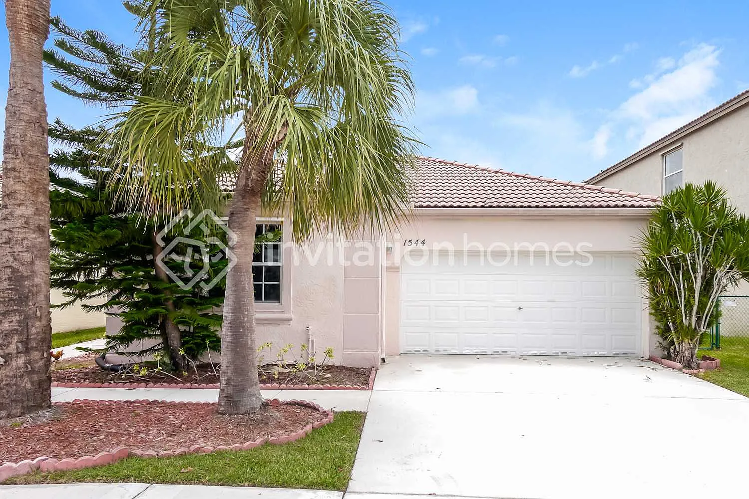 1544 NW 158th Ave Pembroke Pines, FL 33028 — Photo 1