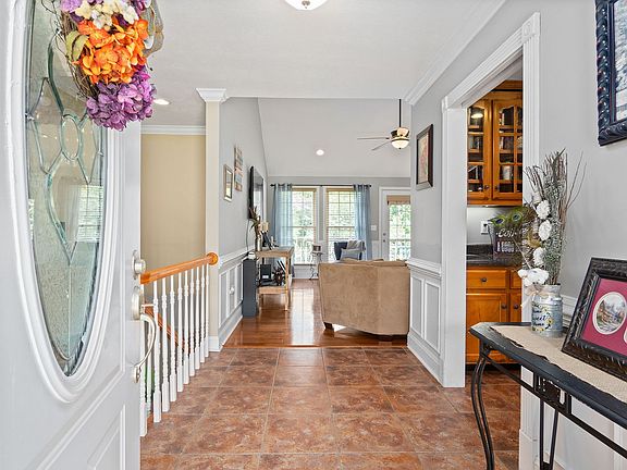 3rd image of 868 Arlington Ridge Rd