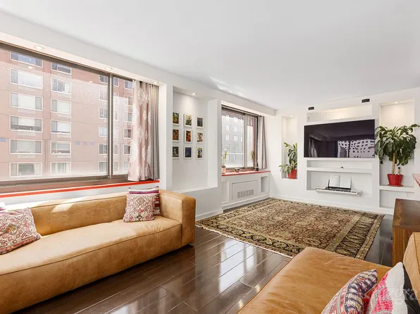 300 Albany St APT 7I, New York, NY 10280