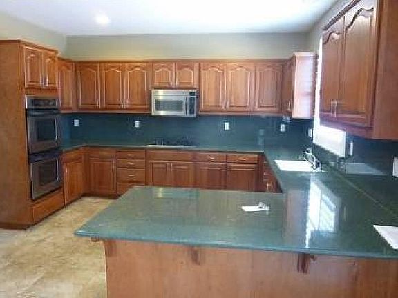 3rd image of 2233A Cambridge Dr