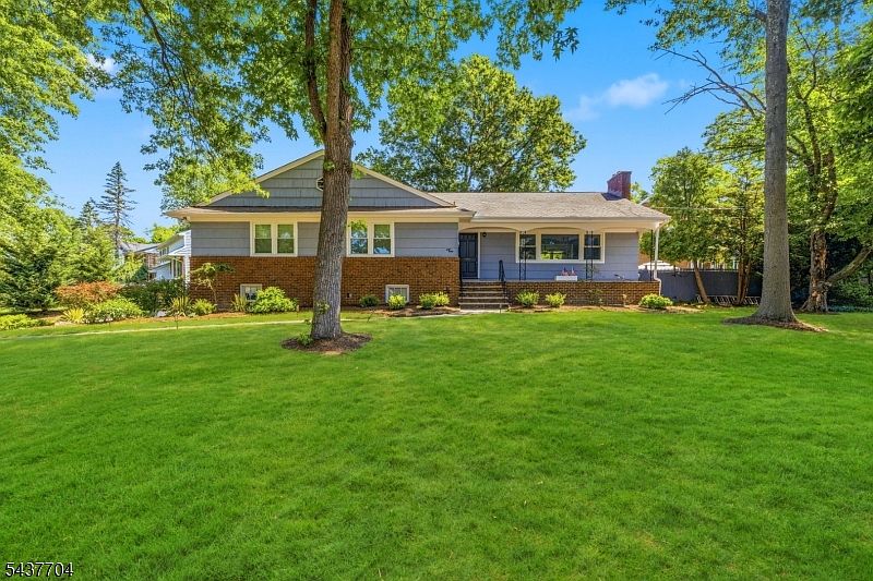 1st image of 2 Millstone Dr