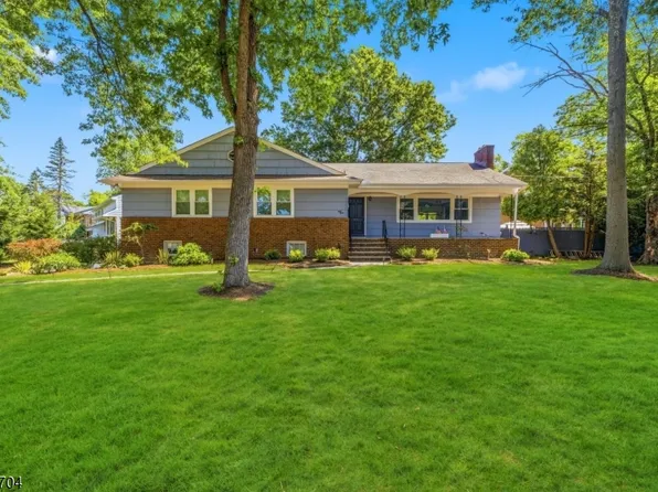2 Millstone Dr, Livingston Twp., NJ 07039