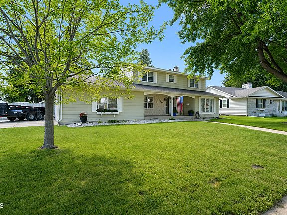 4th image of 1720 4th Ave E
