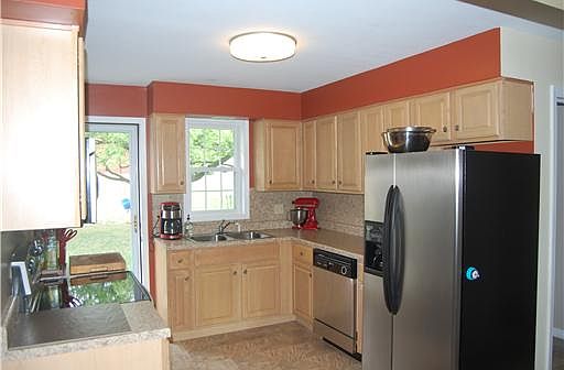 2nd image of 1165 Skyline Dr