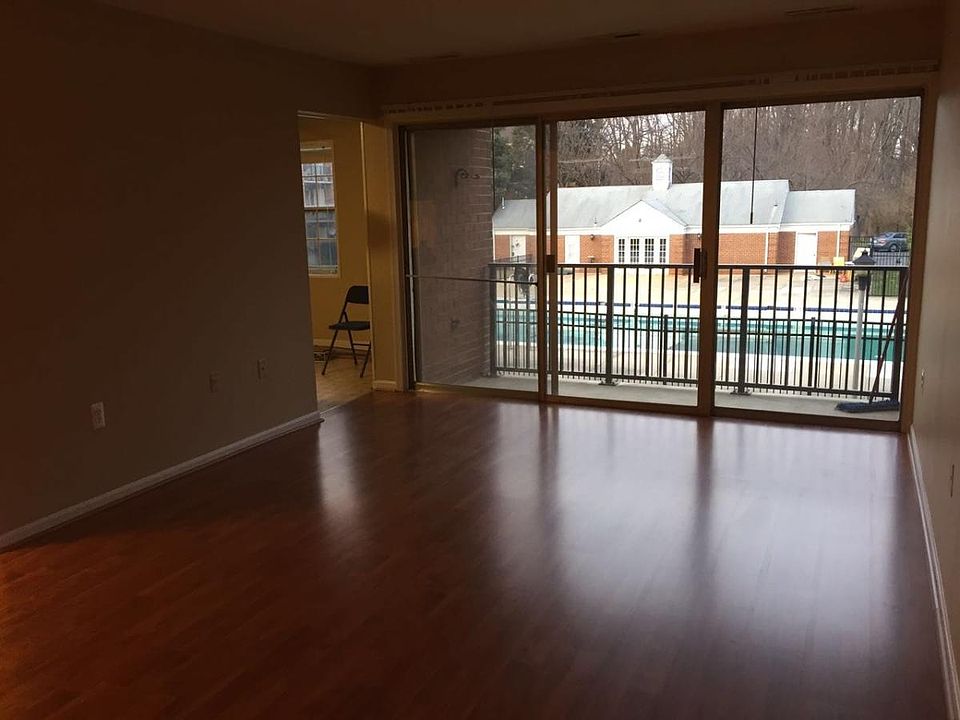 1st image of 868 College Pkwy #20