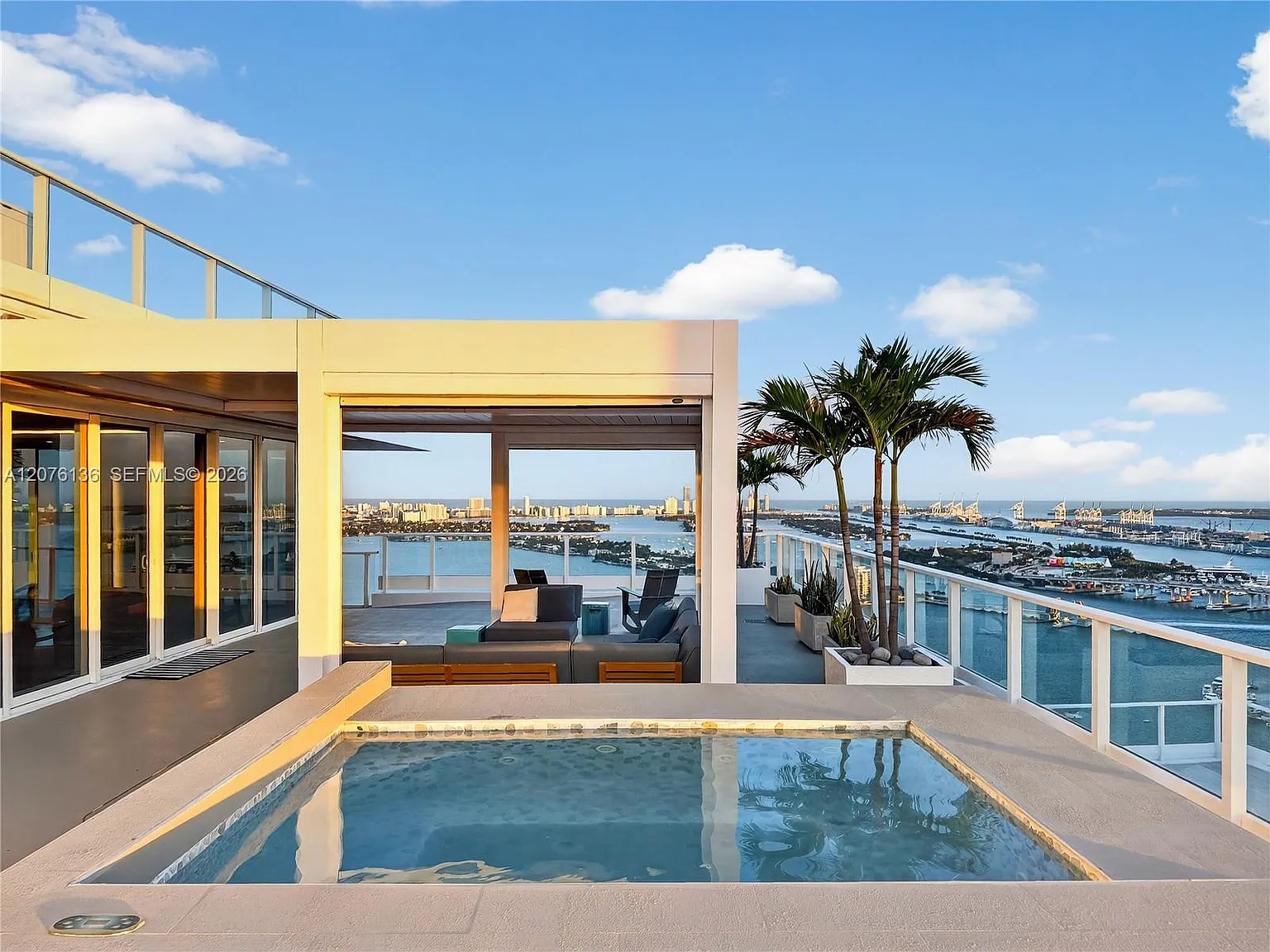 Paramount Bay Condo — Photo 2