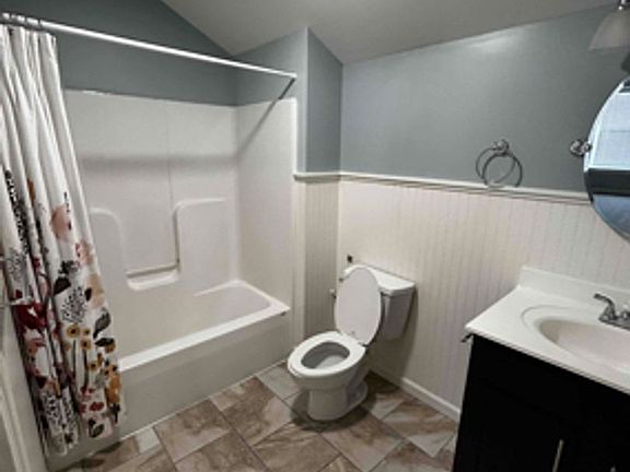 3rd image of 970 Ridge Ave APT 6