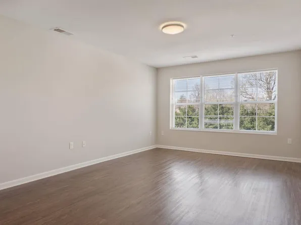 Kirkman Terrace, 100 Croft St #202, Hopkinsville, KY 42240