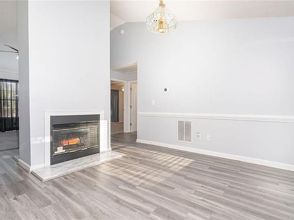 2nd image of 105 Rockport Dr
