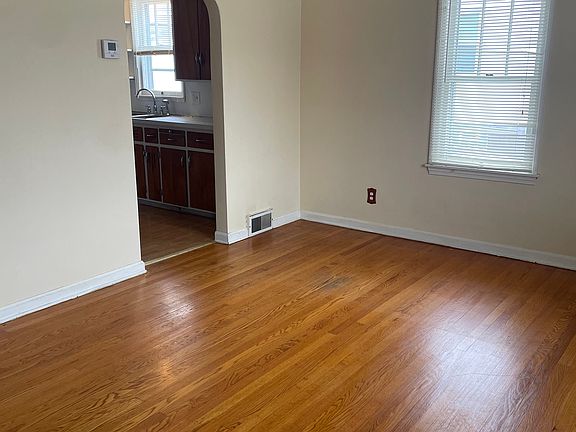3rd image of 510 E Hazelcroft Ave