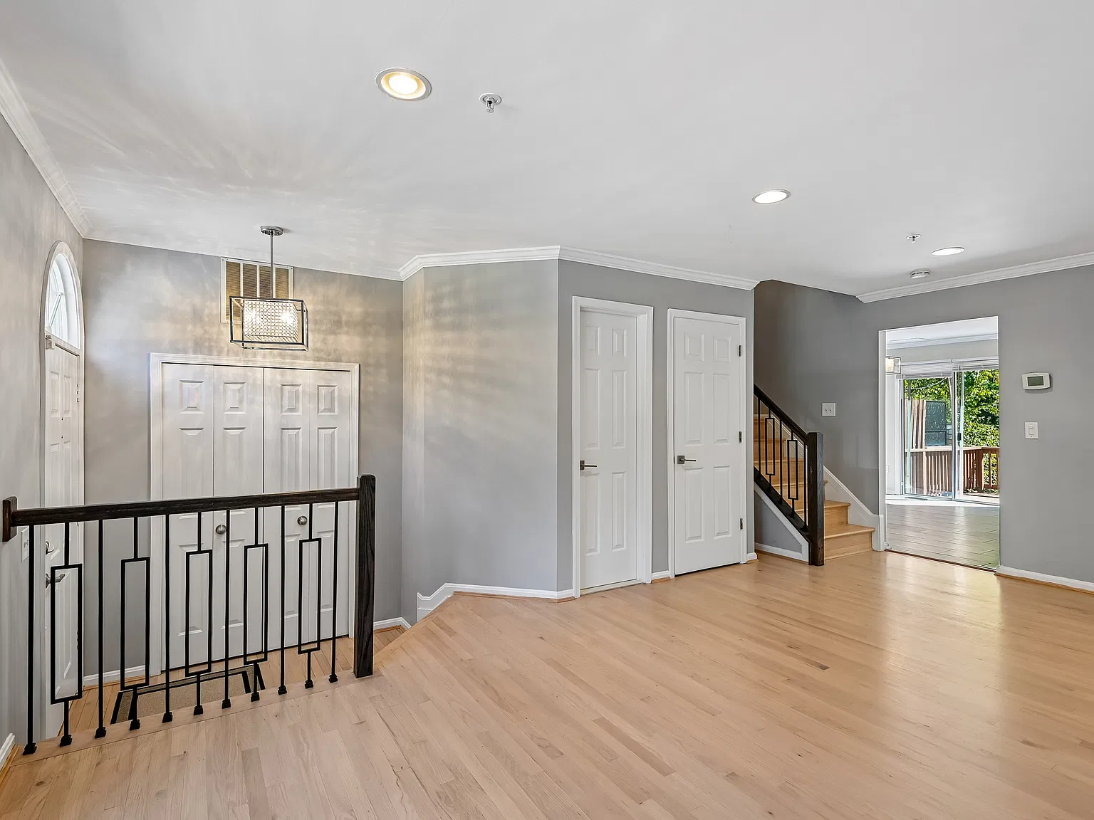 4 bed, 3.5 bath, 1957 sqft, $3,000 — Photo 2