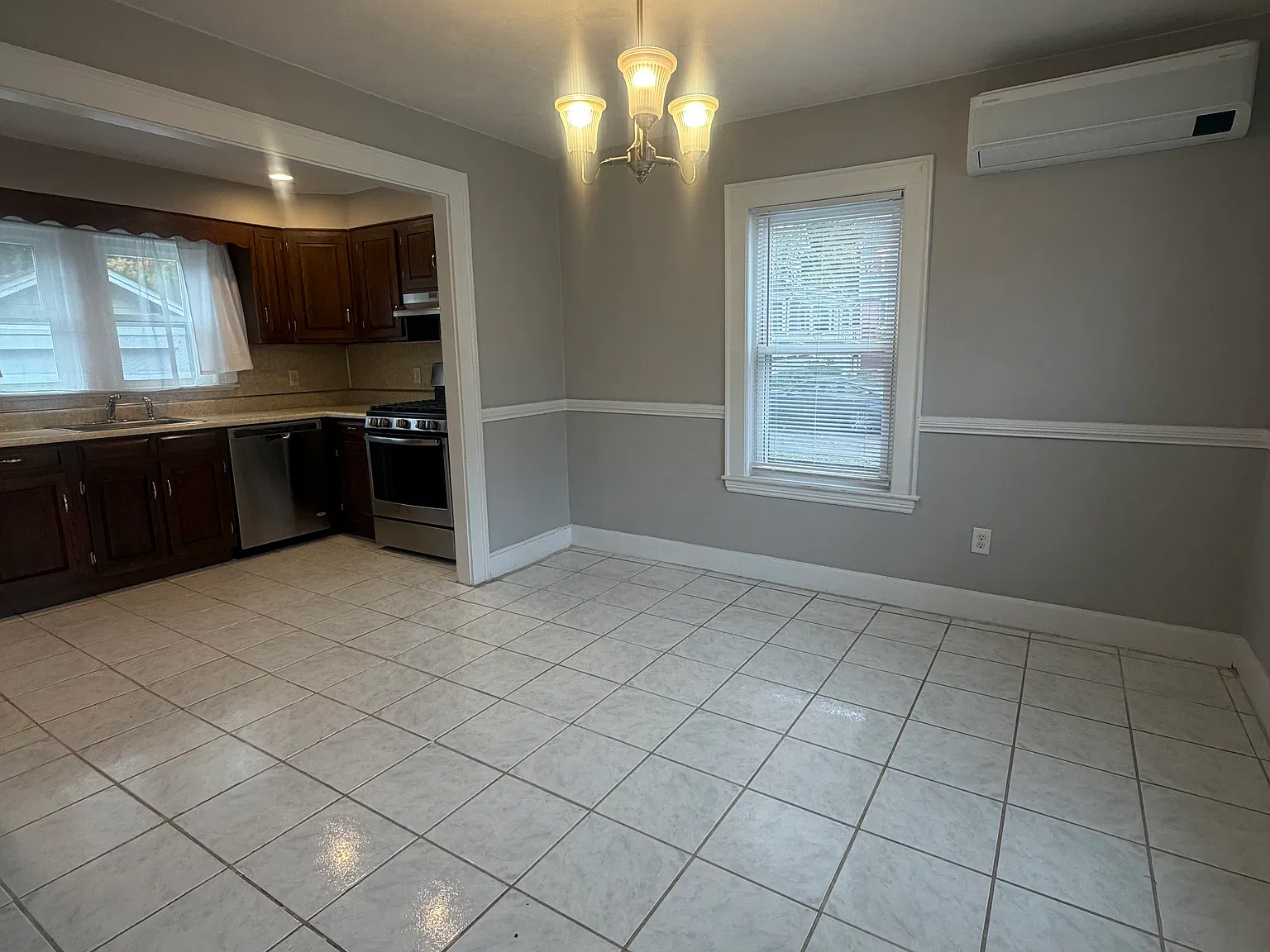 3 bed, 1300 sqft, $3,300 — Photo 1