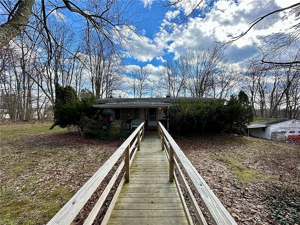 404 Ridgelawn Ave photo 1