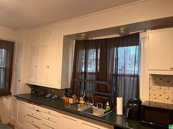3rd image of 2759 Court St