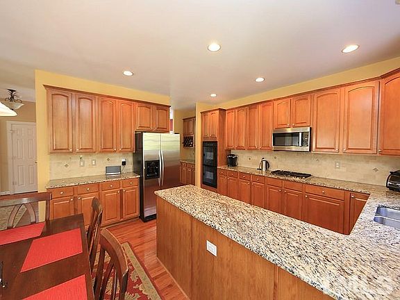 5th image of 616 Lemontree Ln