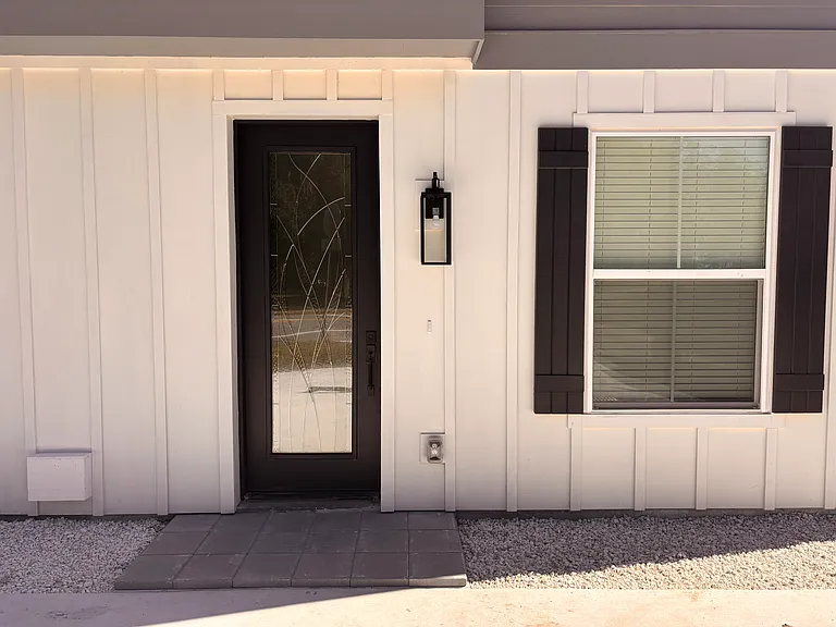 330 Geneva Dr — Photo 2