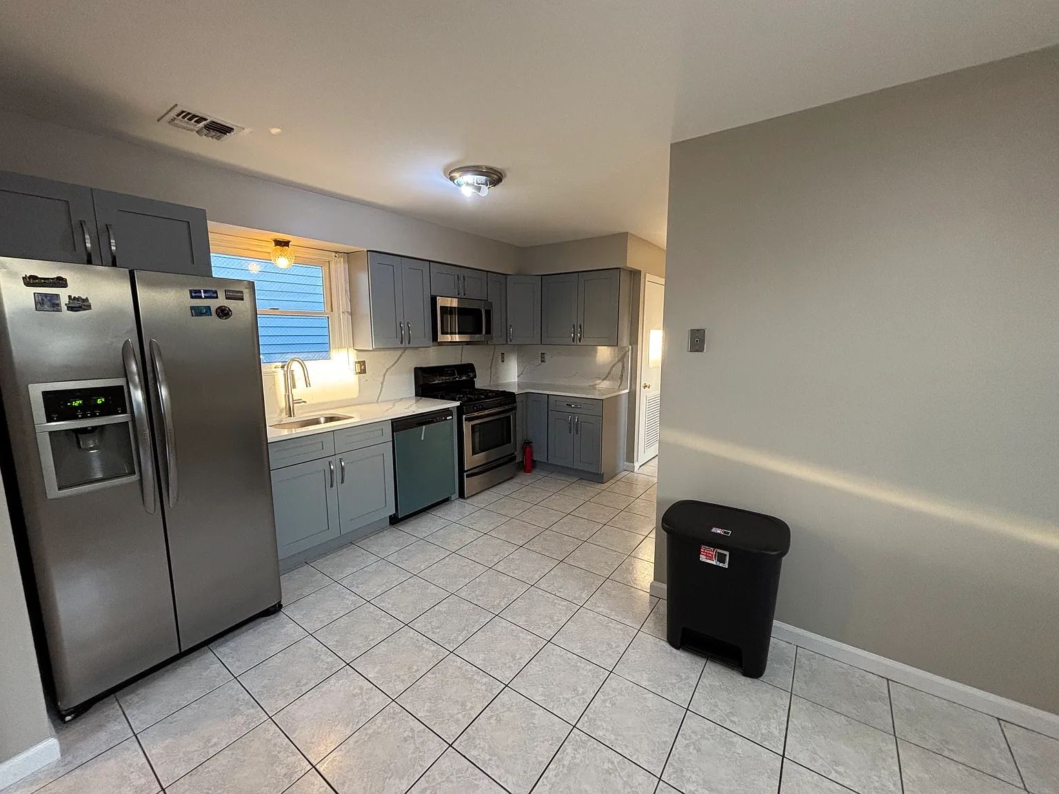 4 bed, 1200 sqft, $3,600 — Photo 1