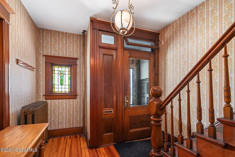 3rd image of 25 N Pine Avenue
