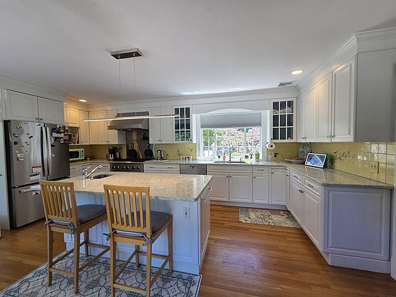2nd image of 29 Barker St