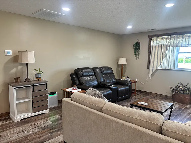 20516 London Rd — Photo 9