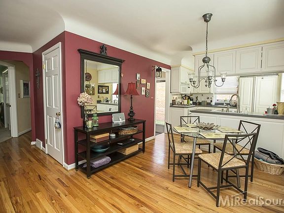 5th image of 2118 Lochmoor Blvd