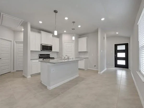 3 bed, 2.0 bath, 1449 sqft, $1,950 — Photo 4