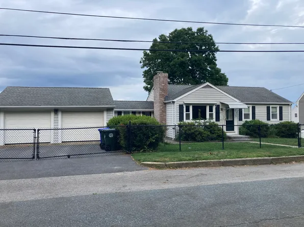 50 Cedar Dr, Bristol, RI 02809
