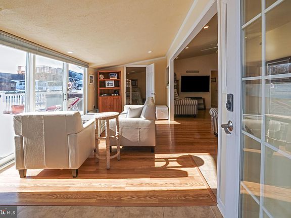 4th image of 115 Mary Alice Rd