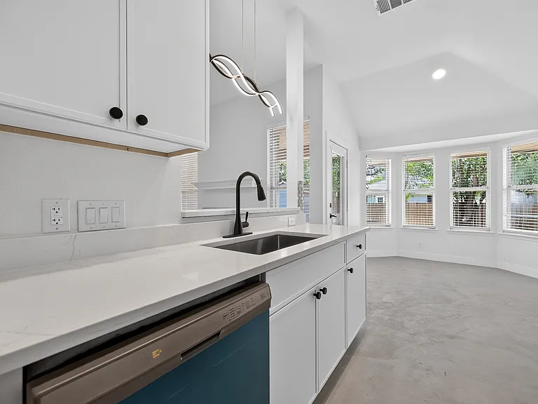 14511 Oliphant St — Photo 11