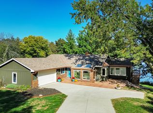 36991 Beachwood Dr, Cumming, IA 50061