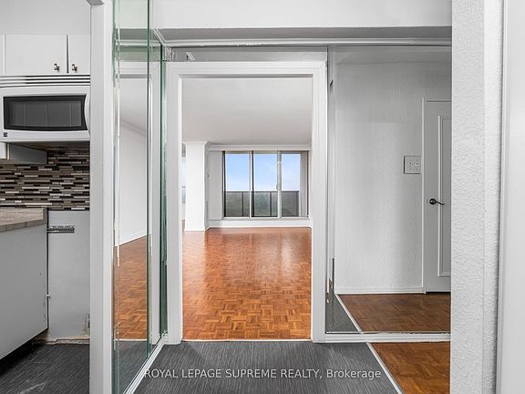 3rd image of 85 Emmett Ave #2409