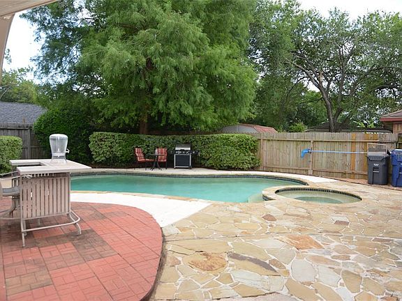 2nd image of 2923 Cherry Hills Dr