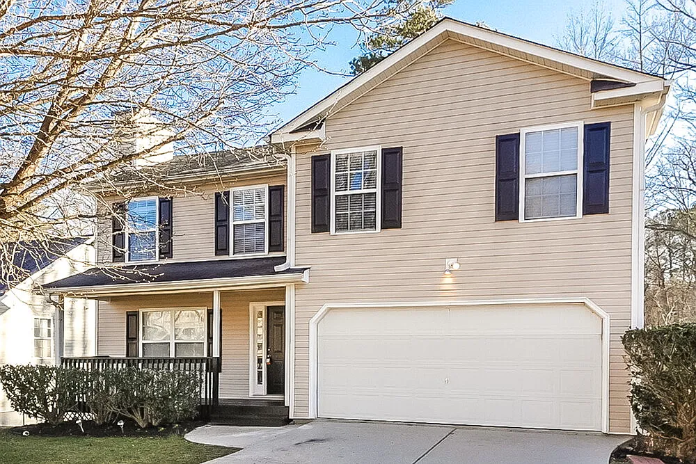 3 bed, 2.5 bath, 1900 sqft, $1,965 — Photo 1