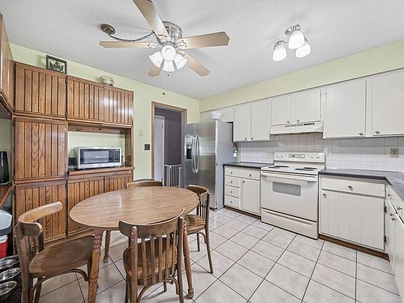 5th image of 390 Dunbarton Rd