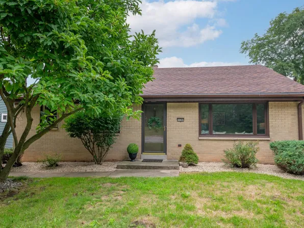 11707 W Oxford PLACE, Wauwatosa, WI 53226