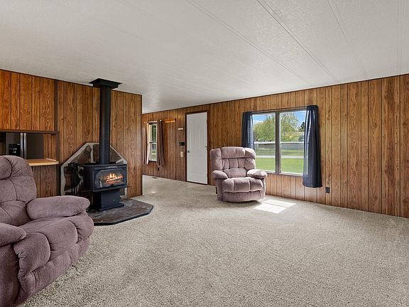 3rd image of 440 Kings Way