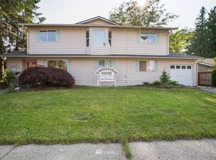 401 N 9th St, Lynden, WA 98264