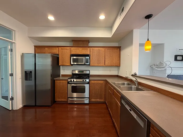 2114 NE Sheffield Ave — Photo 4