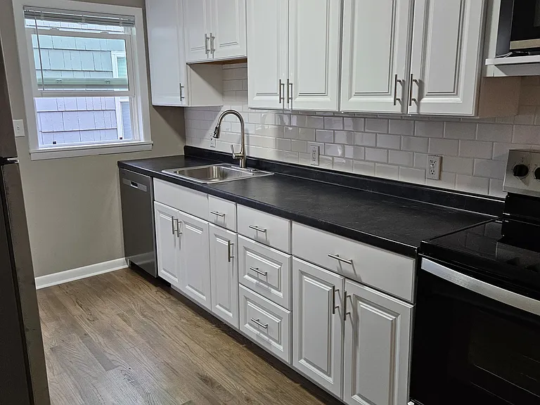640 Maine St — Photo 11