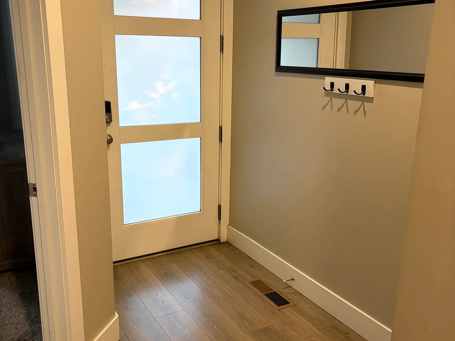 3 bed, 1640 sqft, $3,300 — Photo 2