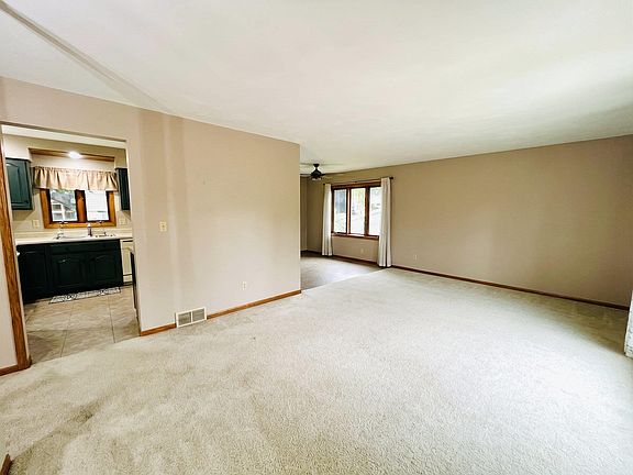 4th image of 305 E 23rd St