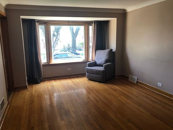 3rd image of 5524 S Natoma Ave