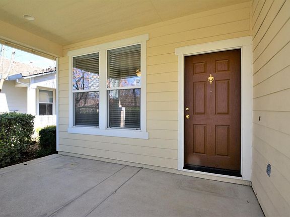4th image of 270 Pelican Bay Cir