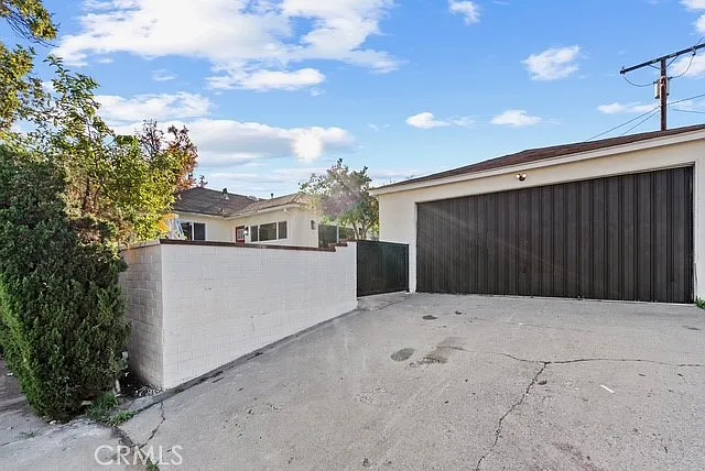 1421 E Norwood Pl — Photo 18